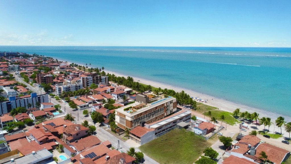 Capital do verão paraibano, Cabedelo atrai quem sonha viver perto da natureza