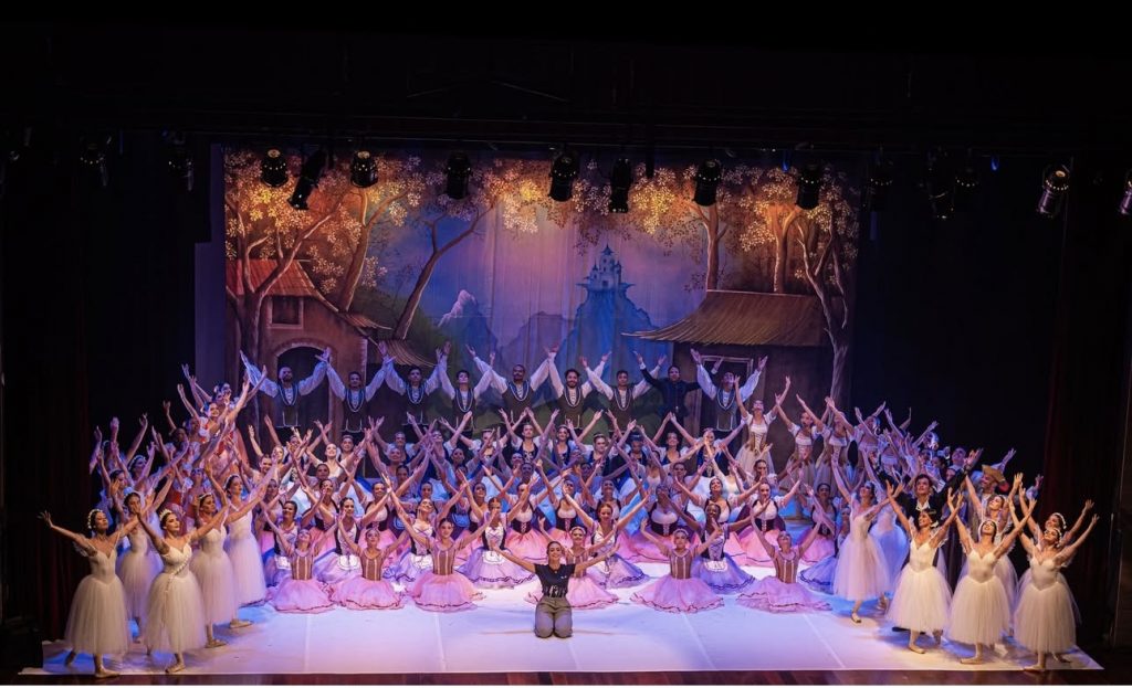 CG consolida tradição natalina com espetáculos de dança que mesclam Giselle, Disney e rock