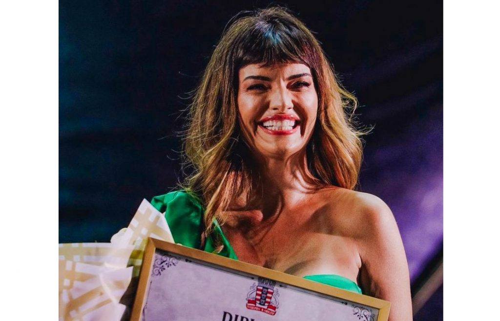 Mayana Neiva celebra nova fase artística, emociona o público e recebe título de cidadã pessoense