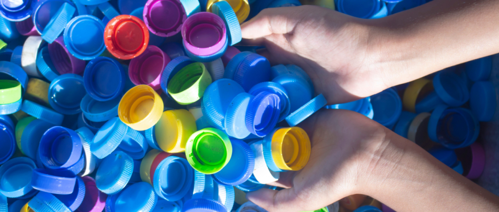 Setor plástico investiu R$ 5 bi e cresceu 4% nas exportações em 2025, aponta Associação