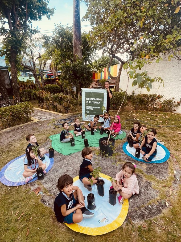 Bauten leva ações ambientais e distribuição de mudas à Feira das Pulgas no Parahyba II