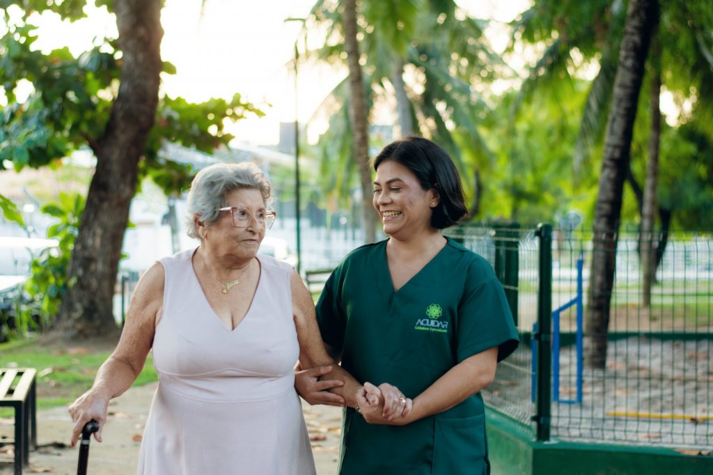 Ambientes mais seguros: como pequenas adaptações em casa podem prevenir quedas e proteger idosos