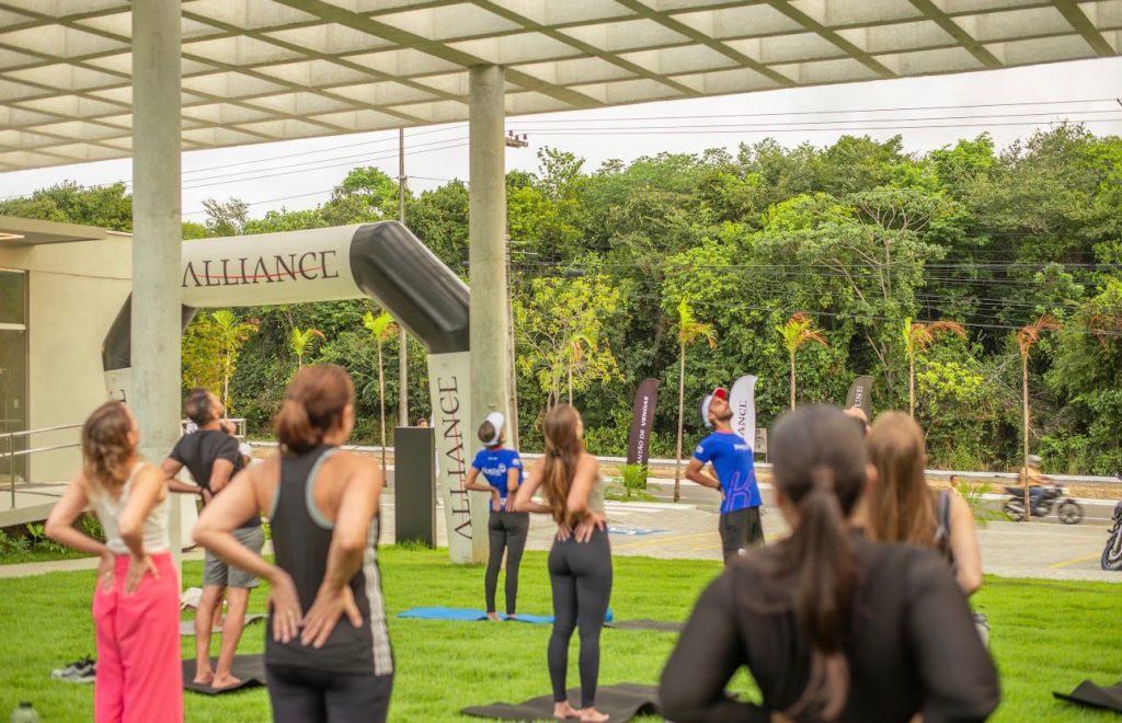 Alliance promove Yoga Sunset no Green House em parceria com a Academia Korpus