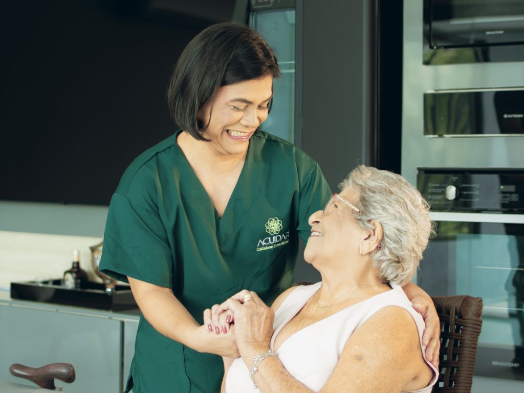 Festas de fim de ano exigem atenção especial à saúde e ao bem-estar de idosos