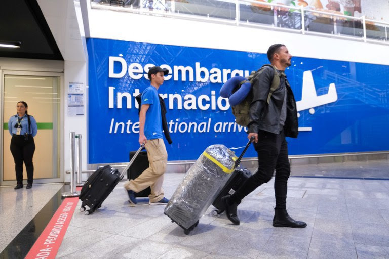 Brasil bate recorde com mais de 9 milhões de turistas estrangeiros em 2025 e lidera crescimento global