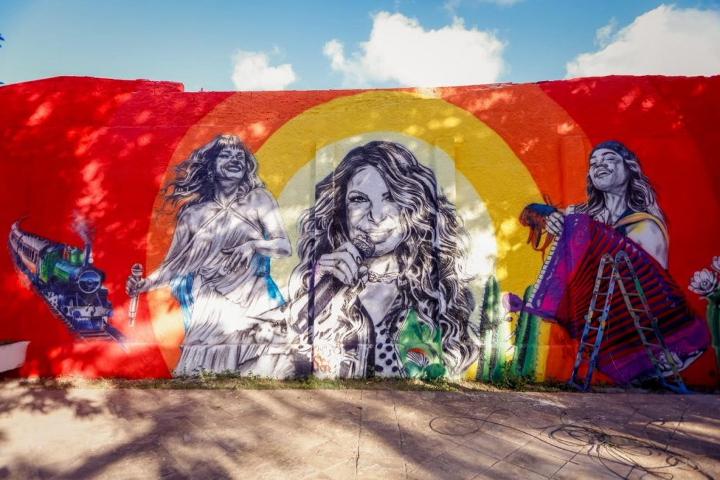 Hotel Globo ganha painel com homenagem a Elba Ramalho, Lucy Alves e Mayana Neiva