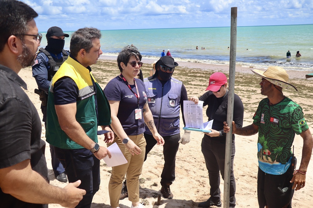 Sedurb fiscaliza aluguel de cadeiras e guarda-sóis na orla de JP para coibir abusos e irregularidades