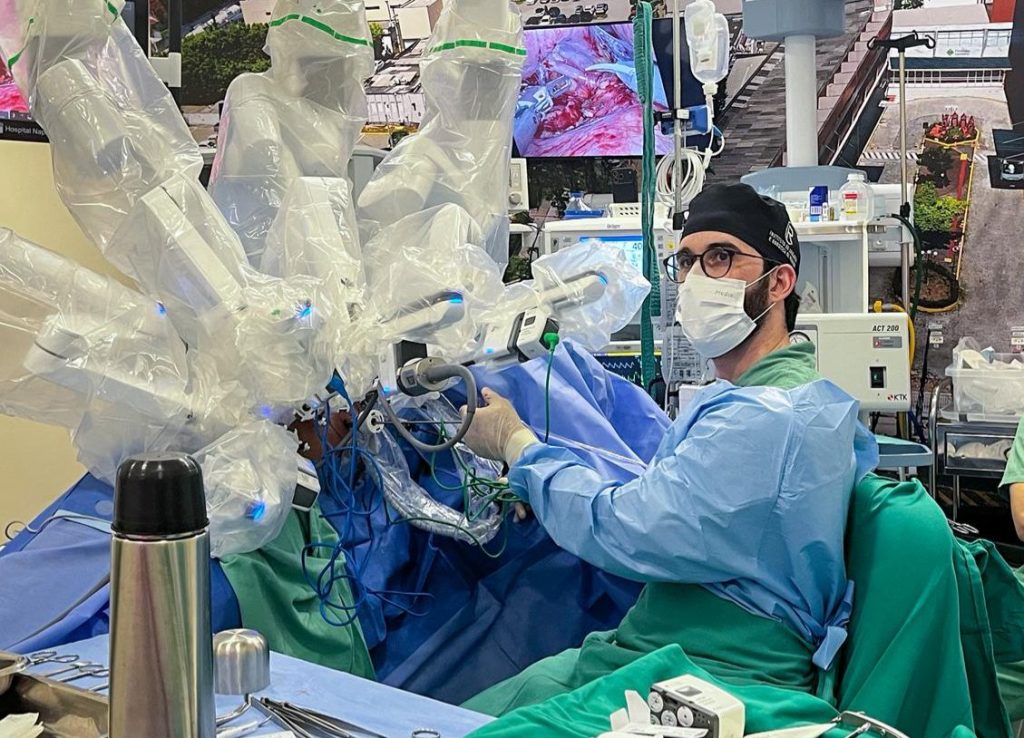 Hospital Napoleão Laureano realiza a 100ª cirurgia robótica, marco na medicina da Paraíba