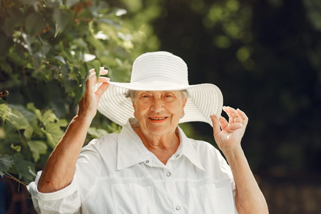 Verão mais quente exige atenção e alerta para riscos à saúde dos idosos