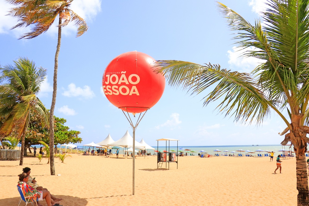 Prefeitura de João Pessoa reforça ações contra abusos no aluguel de cadeiras e guarda-sóis na Orla