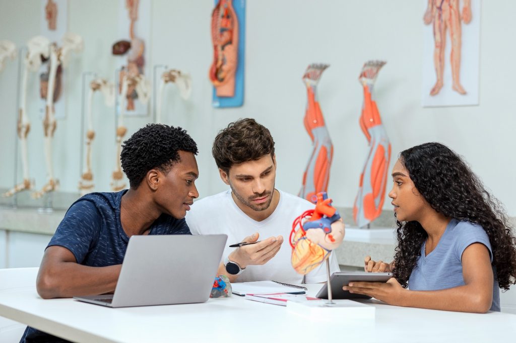 Afya Educação Médica amplia oferta de pós-graduações para médicos em João Pessoa