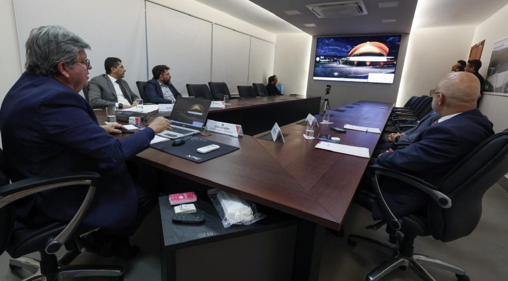 Governador da PB e embaixador da Índia discutem parcerias em tecnologia, educação e saneamento