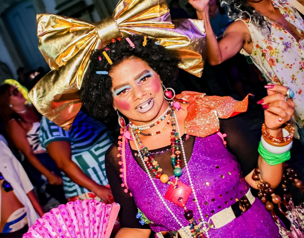 Bloco Cafuçu desfila criatividade, irreverência e arte popular no Centro Histórico nesta sexta