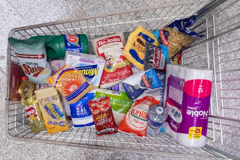 Com salário mínimo maior e cesta mais barata, JP registra queda de 1,98% no custo dos alimentos em um ano