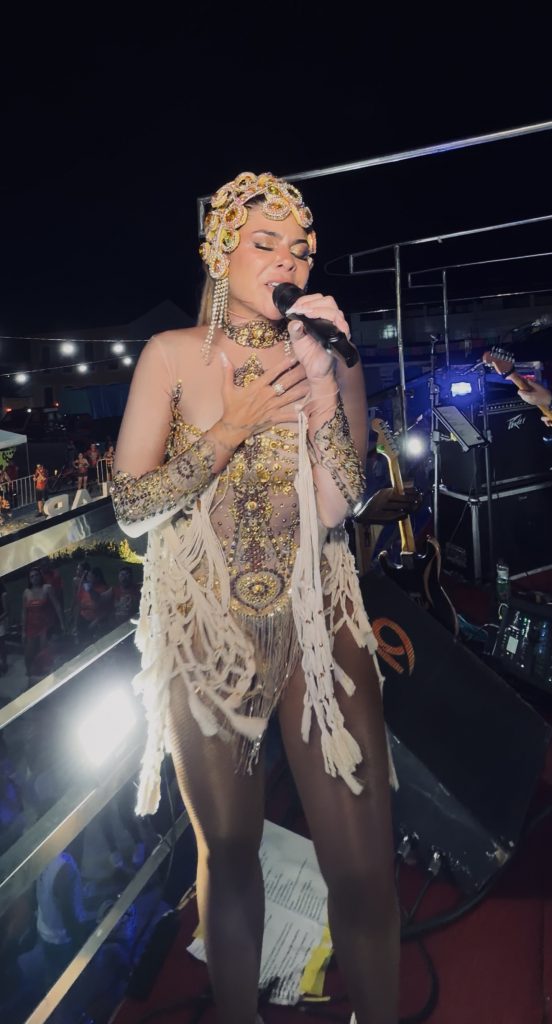 Myra Maya anima o Carnaval de Pilar com performance vibrante e homenagem às tradições nordestinas