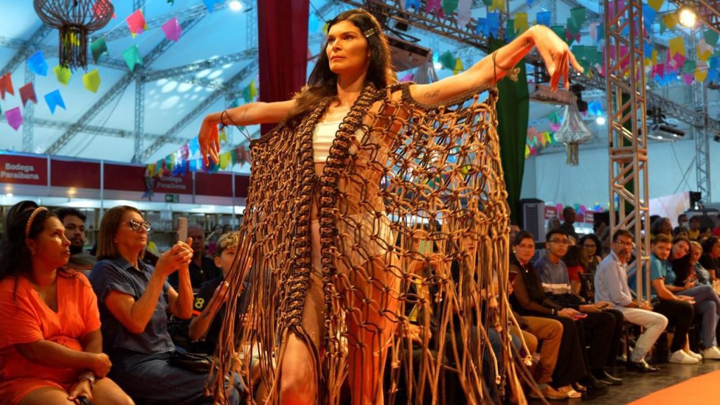 Capacitadas pelo Sebrae, macramistas do curimataú participam de catálogo e desfile em João Pessoa