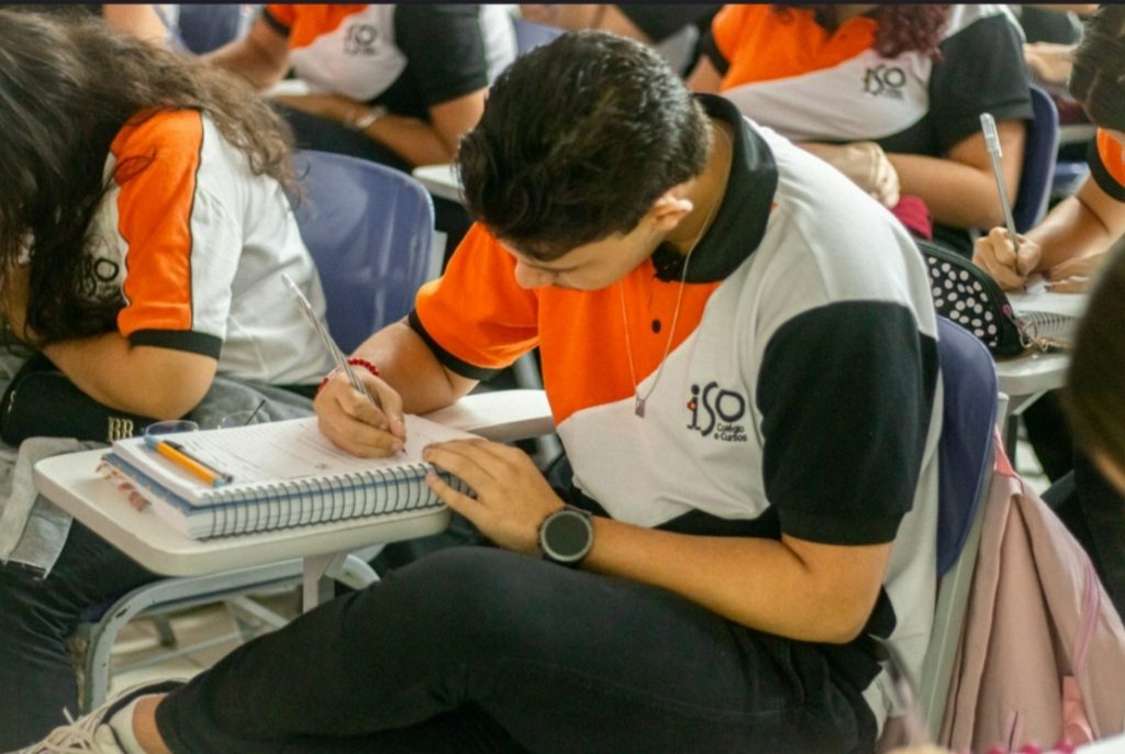 Colégio adota método finlandês Innopeda®, focando em autonomia e aprendizado prático