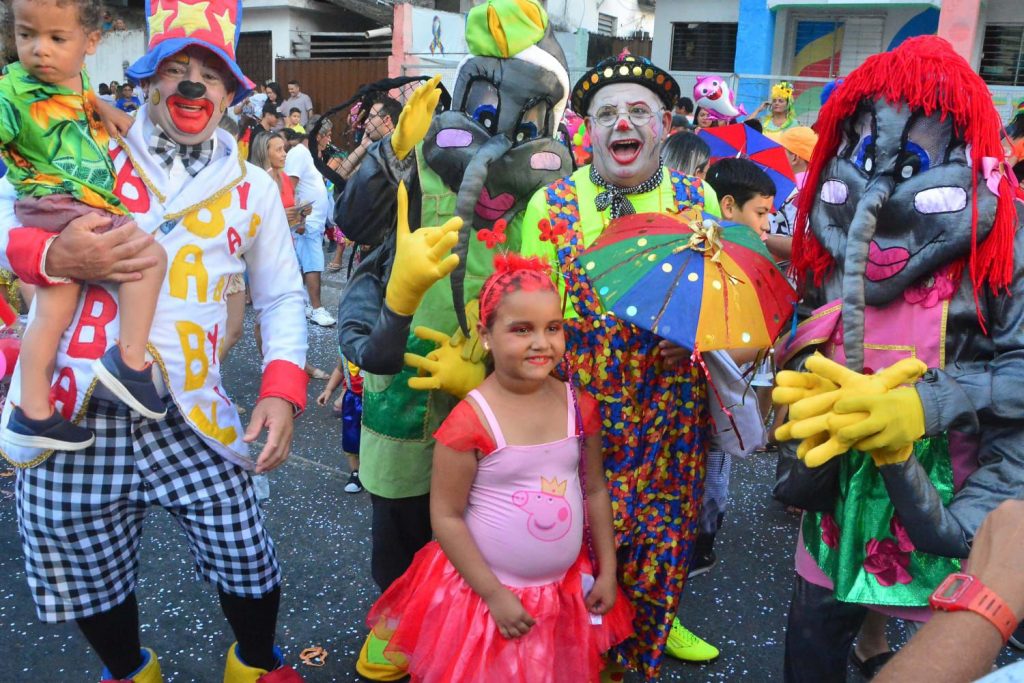 Com Mundo Bita no trio, Muriçoquinhas desce pela 34ª vez a Via Folia nesta segunda-feira