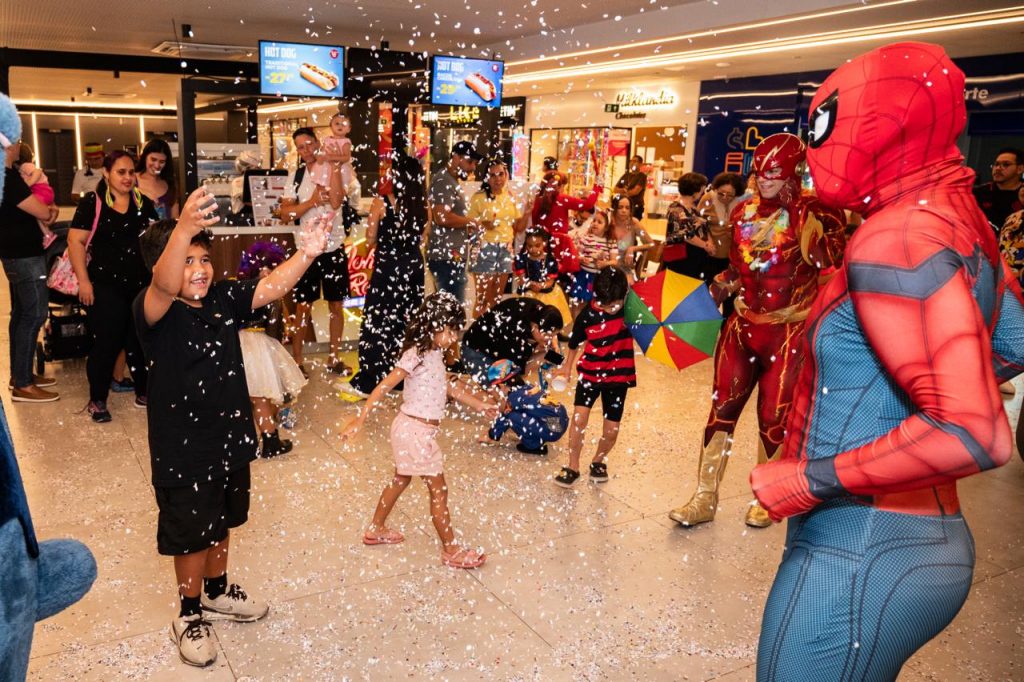 Clima de Carnaval e alegria: Bloco das Pulguinhas encanta famílias no Parahyba Mall