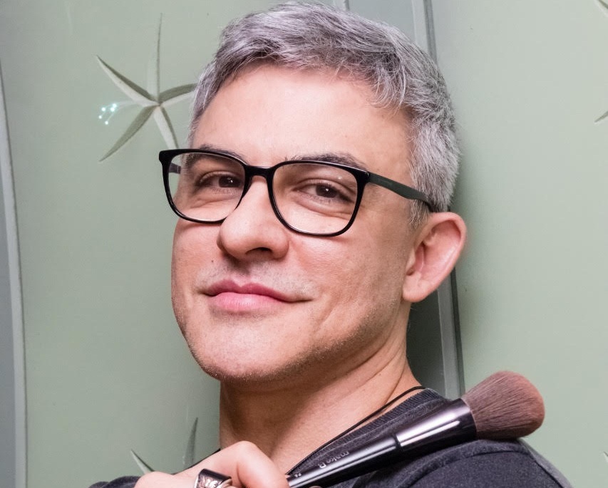 Make de Carnaval: dicas para fazer a maquiagem resistir durante a folia