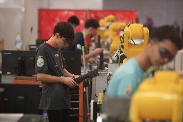 Emprego assalariado traz melhor rendimento que trabalho autônomo, aponta Banco Mundial