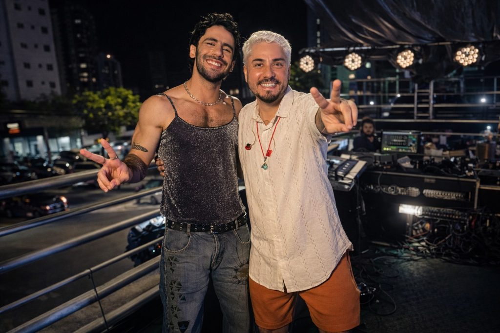 Yuri Carvalho e Romero Ferro celebram axé e frevo em encontro histórico no Muriçocas do Miramar