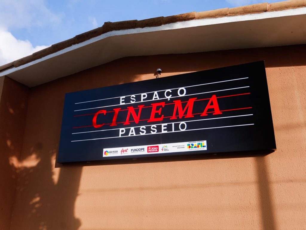 Prefeitura entrega primeiro cinema público de João Pessoa, com sala 4K e 50 lugares