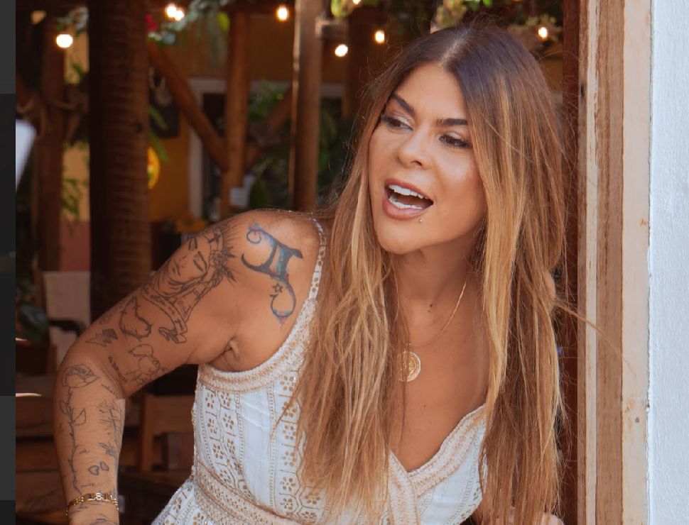 Forró de Painho: Myra Maya transforma memória afetiva em cenário vivo diante do Palácio da Redenção