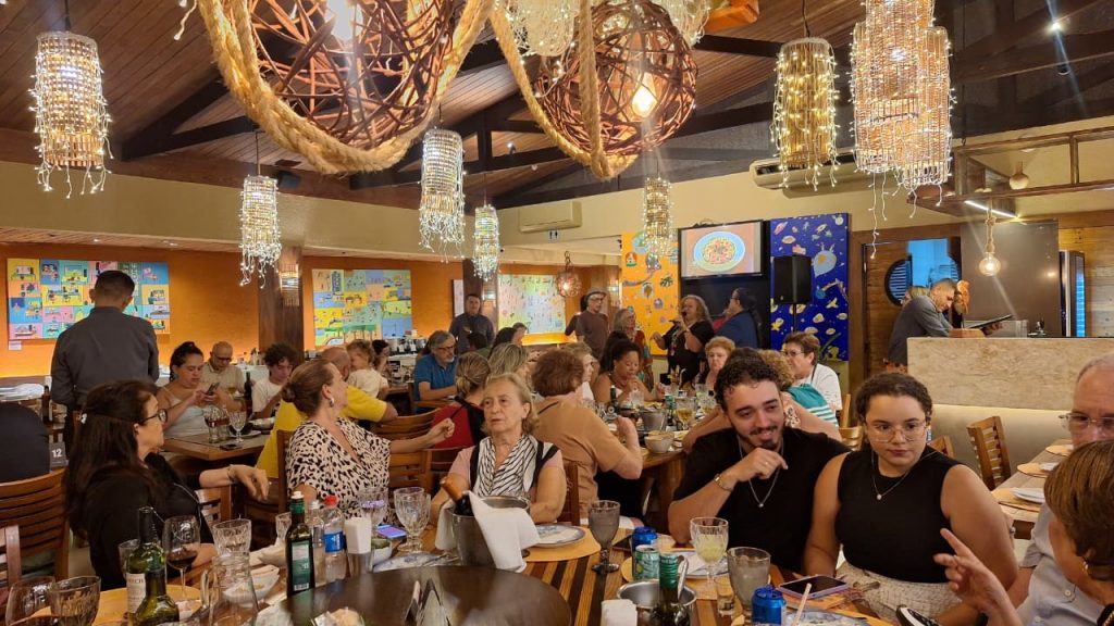 Restaurante galeria realiza exposição unindo múltiplas artes para homenagear as mulheres