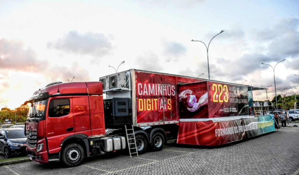 Spotlight PB: governador entrega Carreta Tecnológica para levar qualificação digital para municípios