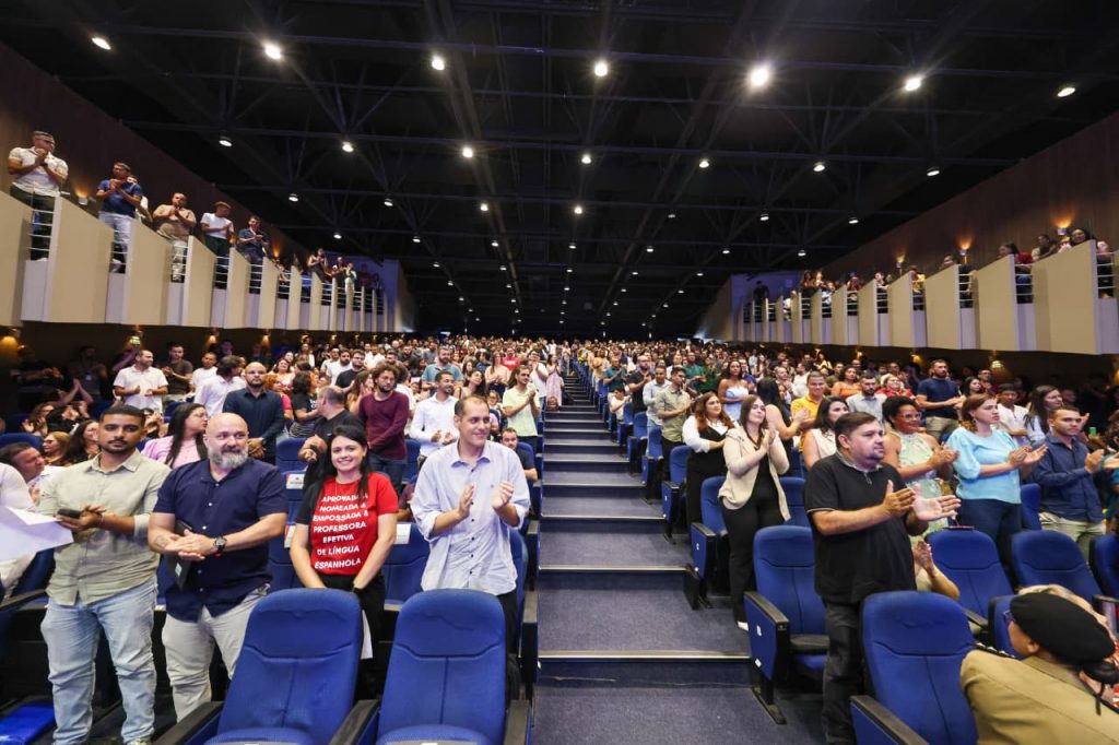 João Azevêdo empossa mil novos professores da Rede Estadual e destaca avanços na Educação da Paraíba
