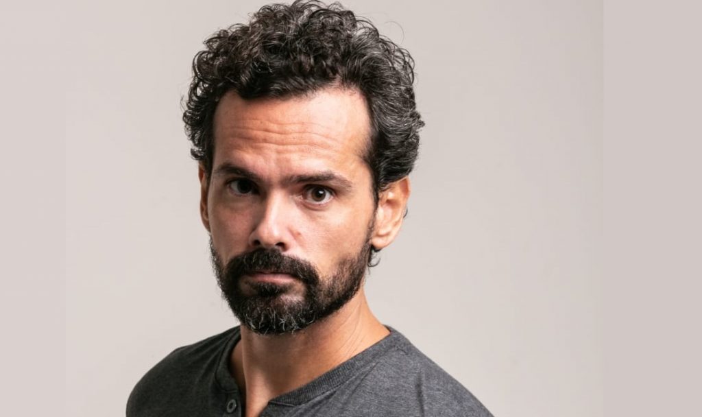 Daniel Porpino celebra pré-estreia de Cangaço Novo em Cabaceiras