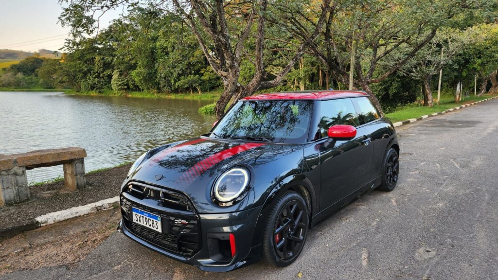 Paraíba Auto Total: MINI John Cooper Works reforça posicionamento esportivo no Brasil