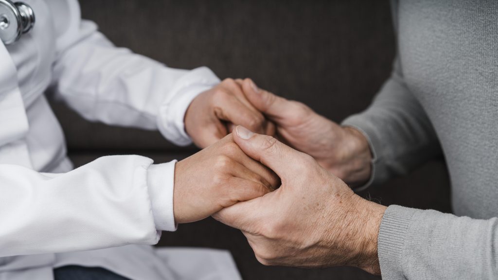 Pacientes com Parkinson ampliam acesso a tratamento e passam a contar com novo direito na Paraíba