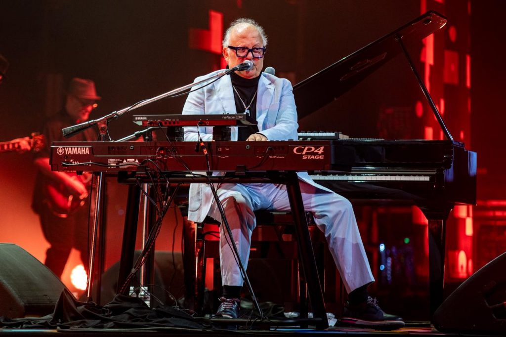 Guilherme Arantes celebra 50 anos de carreira com a turnê “50 Anos-Luz” dia 10 de abril no Teatro Pedra do Reino