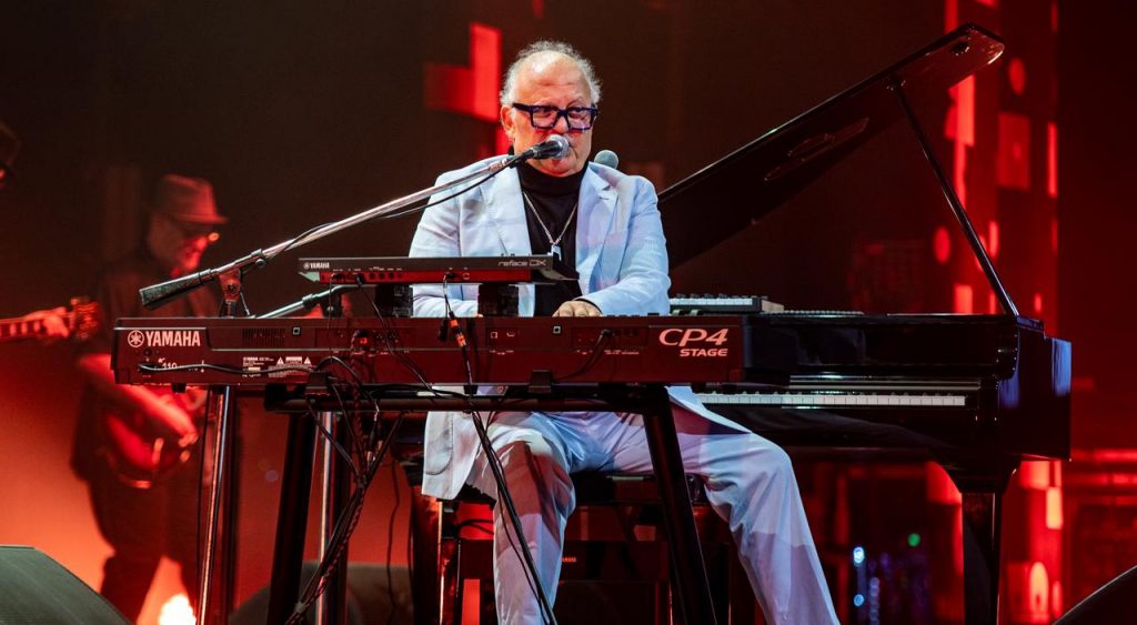 Guilherme Arantes celebra 50 anos de carreira com a turnê “50 Anos-Luz” dia 10 de abril no Teatro Pedra do Reino