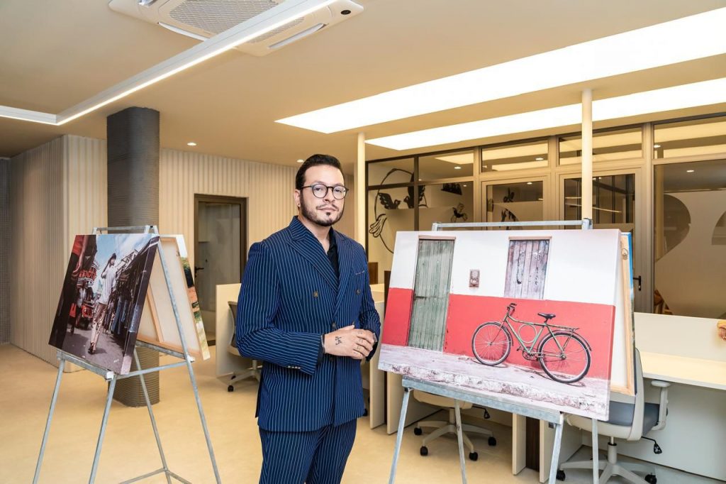 Max Brito recebe público neste sábado (11) na exposição “Caminhos de Origem” do Espaço A2R2