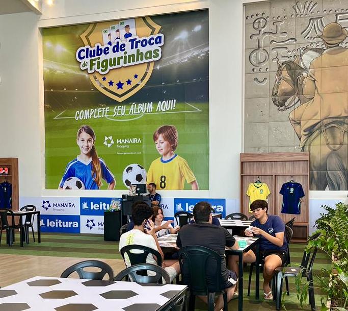 Em clima de Copa, Manaira e Mangabeira Shopping movimentam público com Clube de Troca de Figurinhas