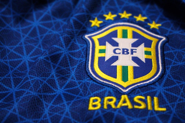 Convocação da Seleção Brasileira acirra disputa entre produtos oficiais e réplicas na Copa do Mundo