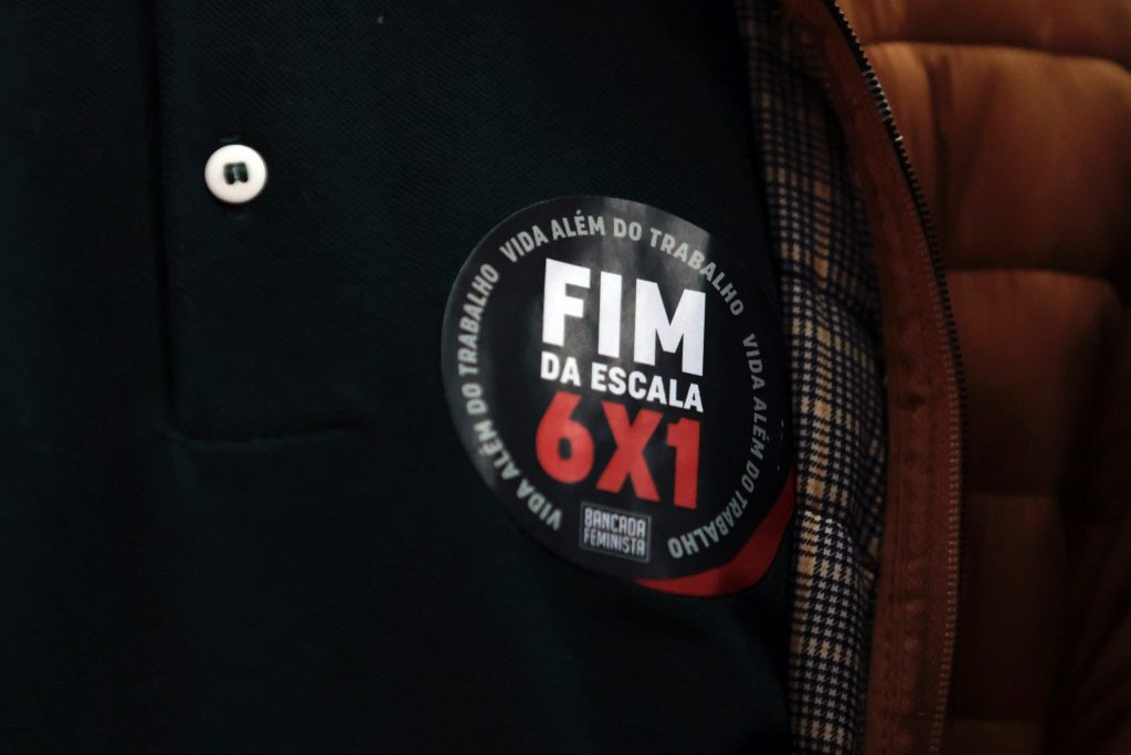 Câmara aprova PEC que acaba com escala 6×1 e reduz jornada para 40 horas semanais