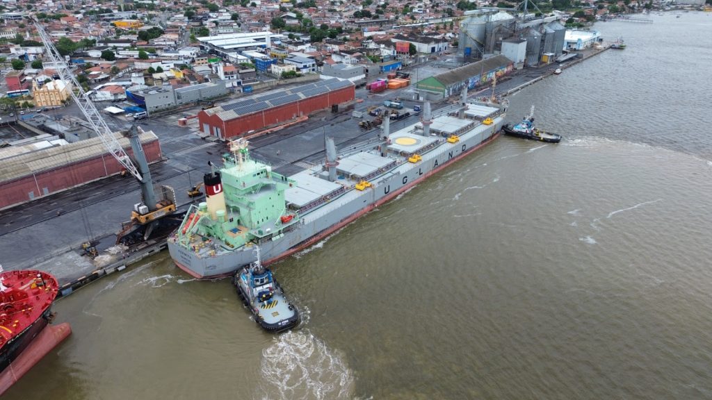 Porto de Cabedelo registra marco histórico com atracação do navio Fermita de 200 metros