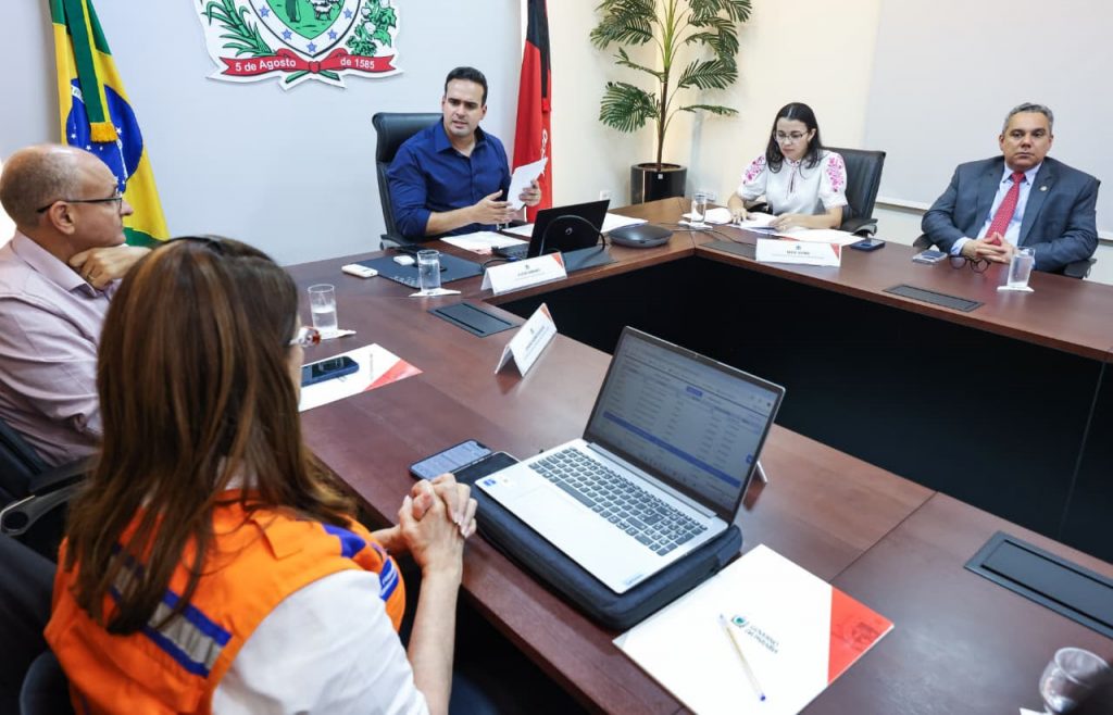 Governador se reúne com prefeitos e anuncia R$ 17,7 mi para municípios atingidos pelas chuvas