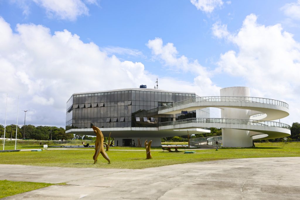 Estação Cabo Branco disponibiliza ao público 20 obras do acervo permanente de diversos artistas