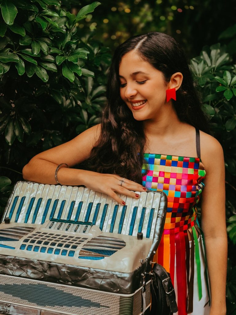 Funjope abre programação dos Polos dos Bairros com Lily Sanfoneira e Os Gonzagas