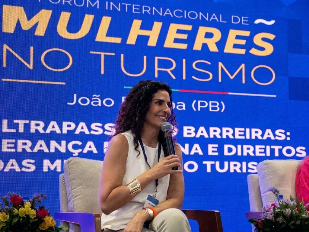 Lizete Ribeiro destaca liderança pelo exemplo e diversidade no Fórum Internacional de Mulheres no Turismo, em João Pessoa