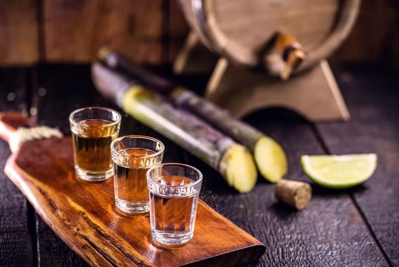Degustação guiada vai contar a história da bebida nacional, a cachaça