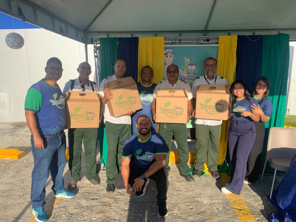 Grupo A.Cândido premia 731 motoristas destaque com cestas do Programa Operador Sustentável