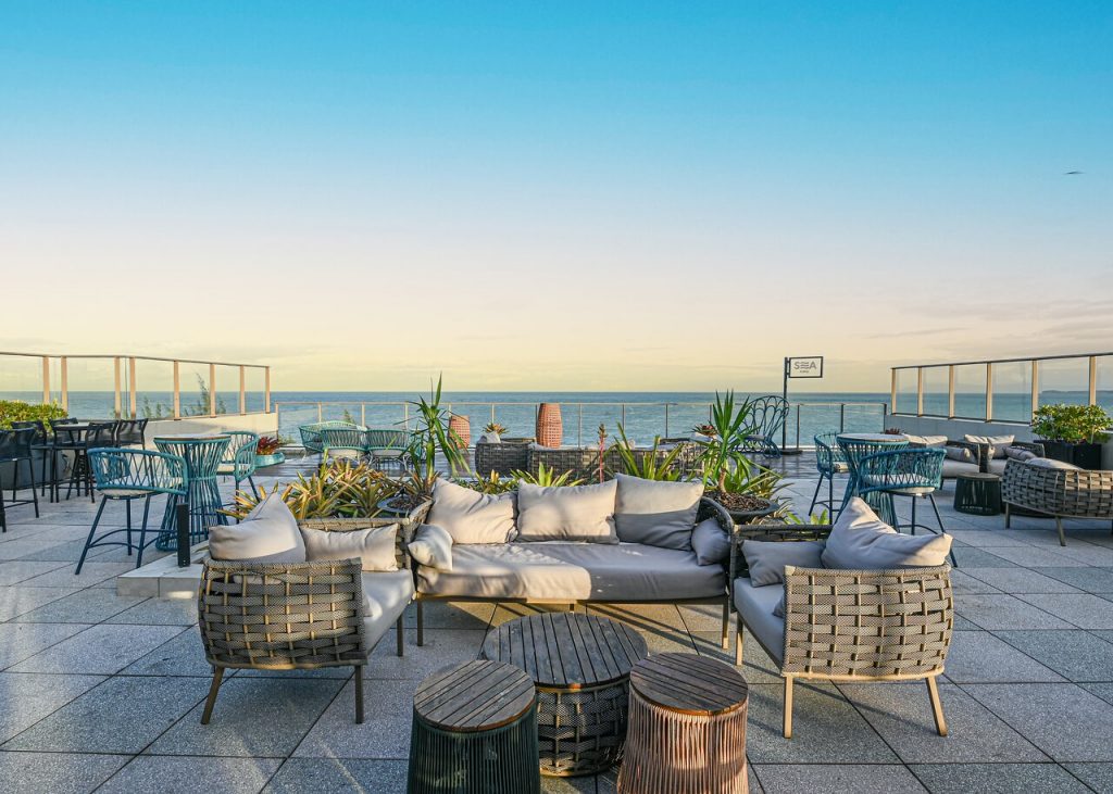 SEA Rooftop divulga programação musical para o fim de semana em João Pessoa 
