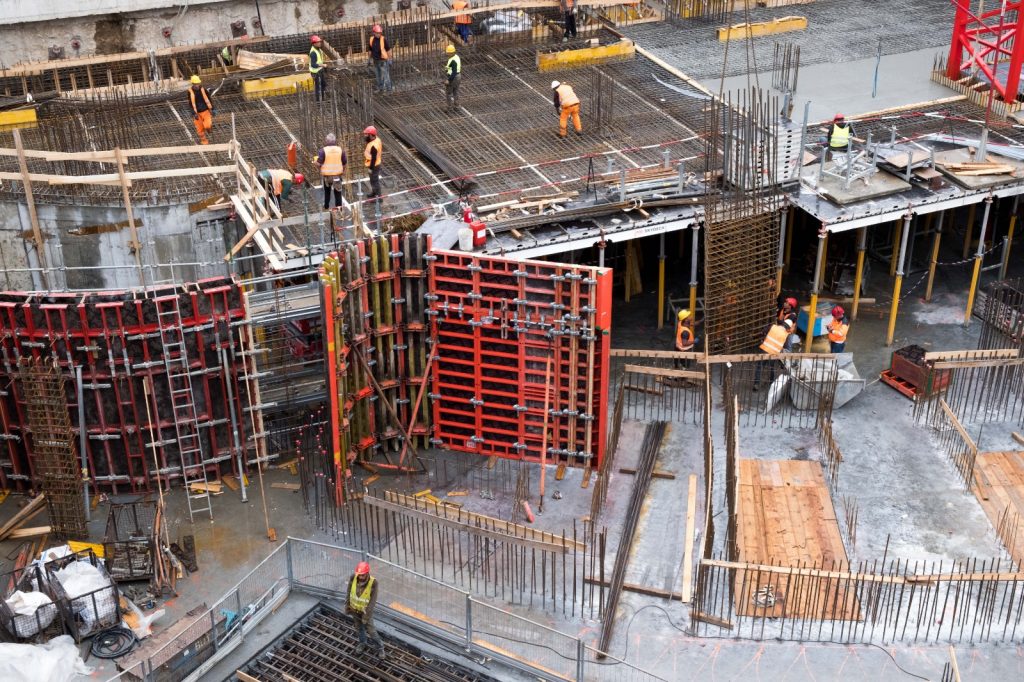 Construção civil mantém geração de empregos em alta, mas setor alerta para desafios econômicos