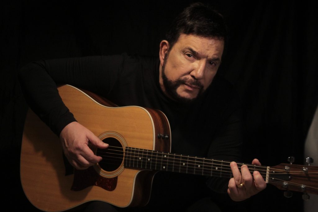 Seis e Meia celebra aniversário de João Pessoa com show de Michael Sullivan no Teatro Paulo Pontes